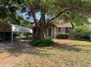 112 E 3rd St, Cordell, OK 73632