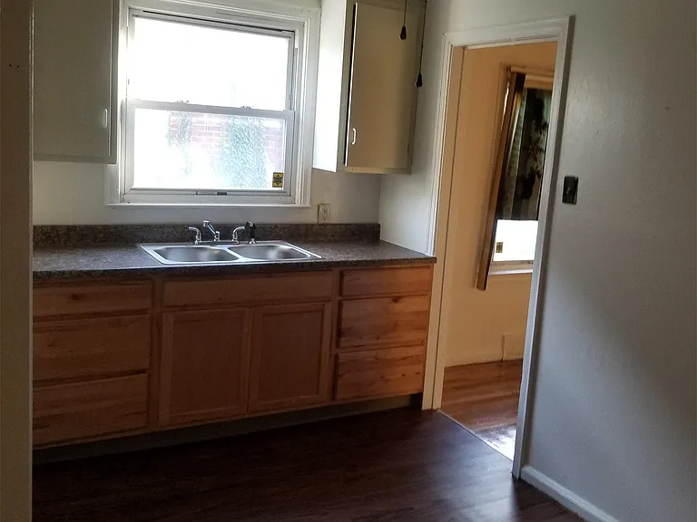 15332 Saint Marys St — Photo 10