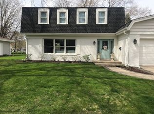 936 Crestfield Ave, Libertyville, IL 60048