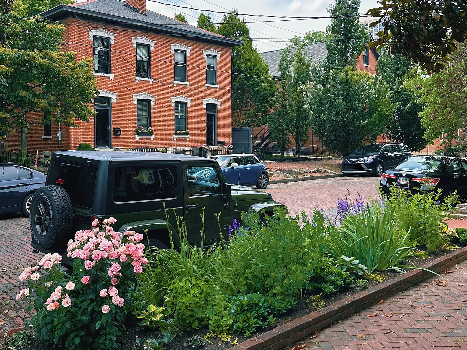 2 bed, 2060 sqft, $4,500 — Photo 3