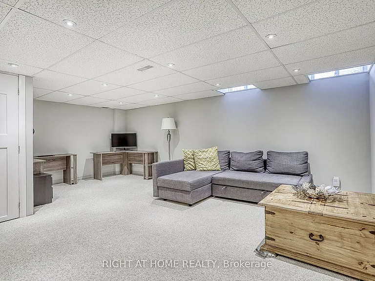 75 Carpendale Cres — Photo 35