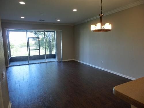 4th image of 2261 Stockton Dr