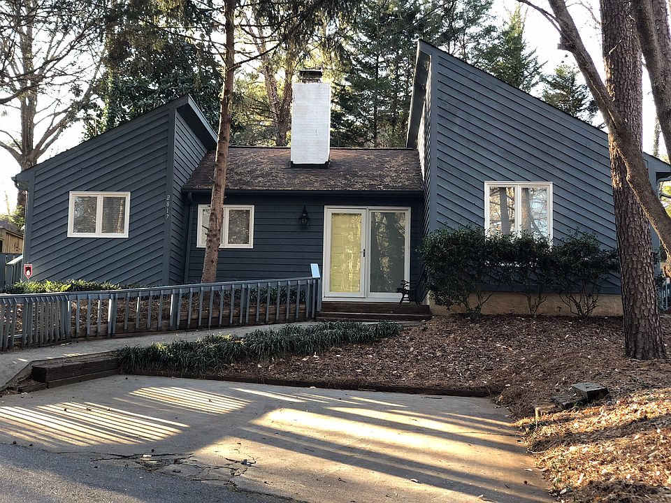 1st image of 2817 Patio Ln