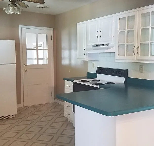 2435 E 3rd St — Photo 11