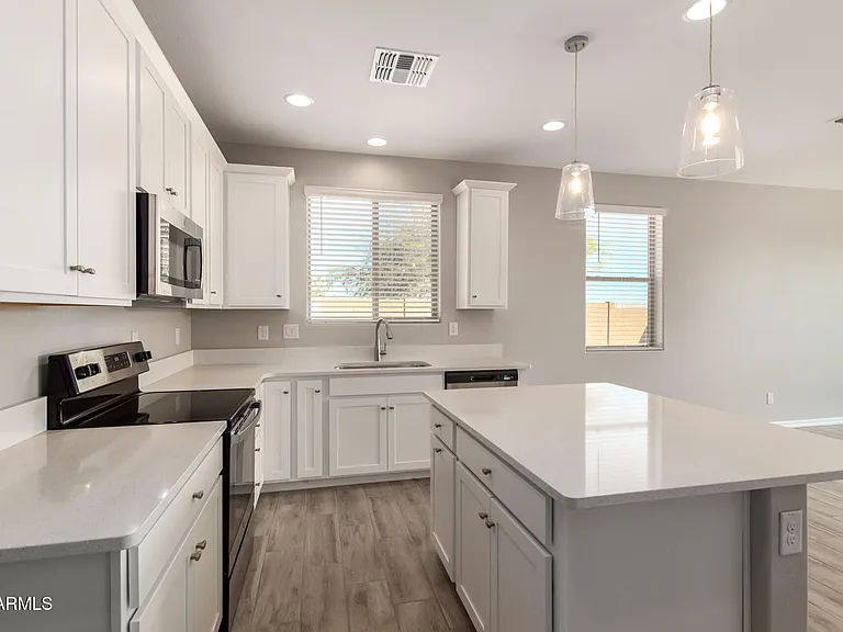 1275 E Jahns Dr — Photo 10
