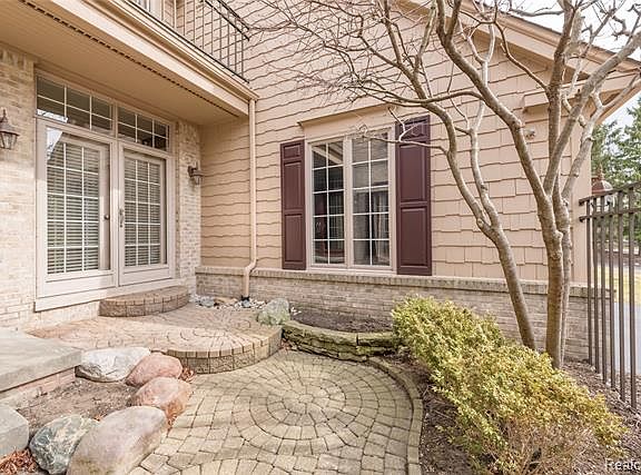 2nd image of 583 Cambridge Way