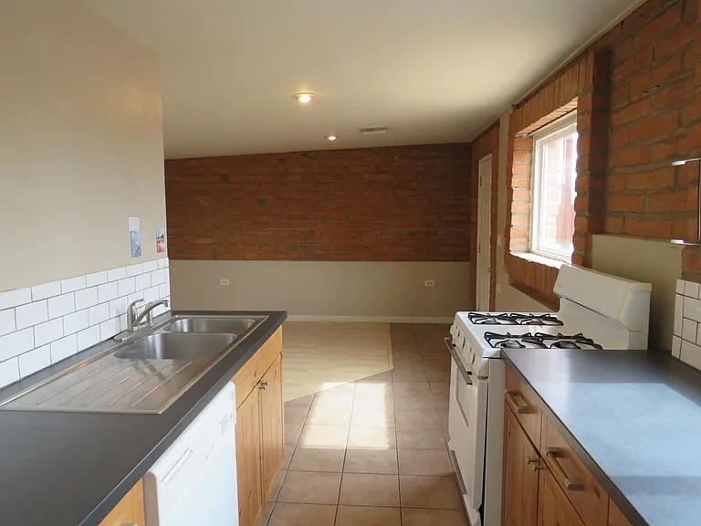 1610 E Copper St — Photo 15
