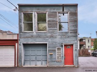 33 Garden Aly, Albany, NY 12210