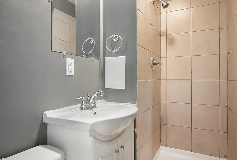 100 N Calvert Ave — Photo 4