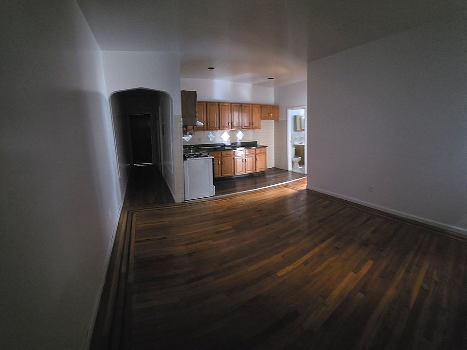 2nd image of 504 Vine St #B4
