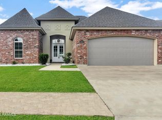 303 Woodstone Dr, Lafayette, LA 70508