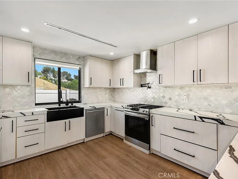 5150 Campo Rd — Photo 7
