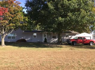 1256 Mettler Rd, New Douglas, IL 62074