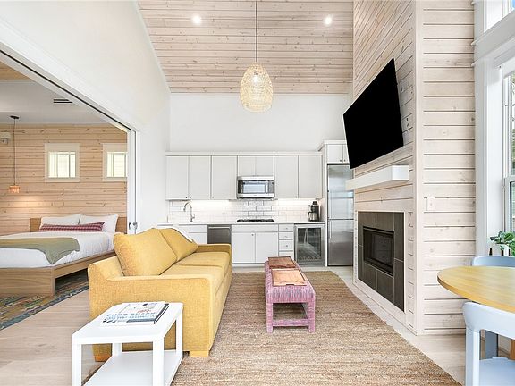5th image of 600 Center Sq N Unit 16