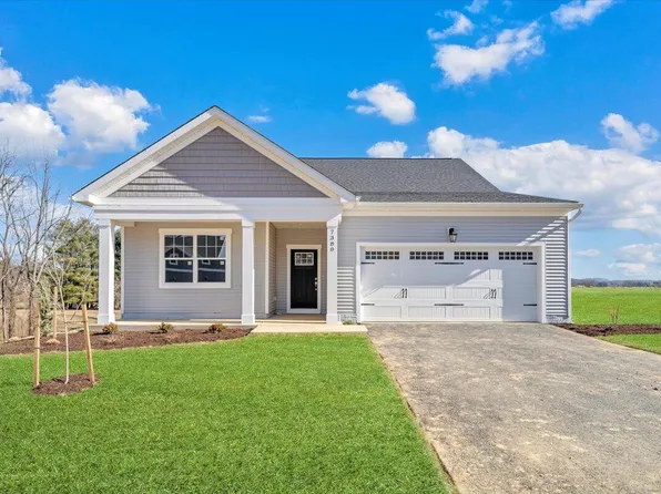 7380 Kings Pointe Dr, Fairlawn, VA 24141