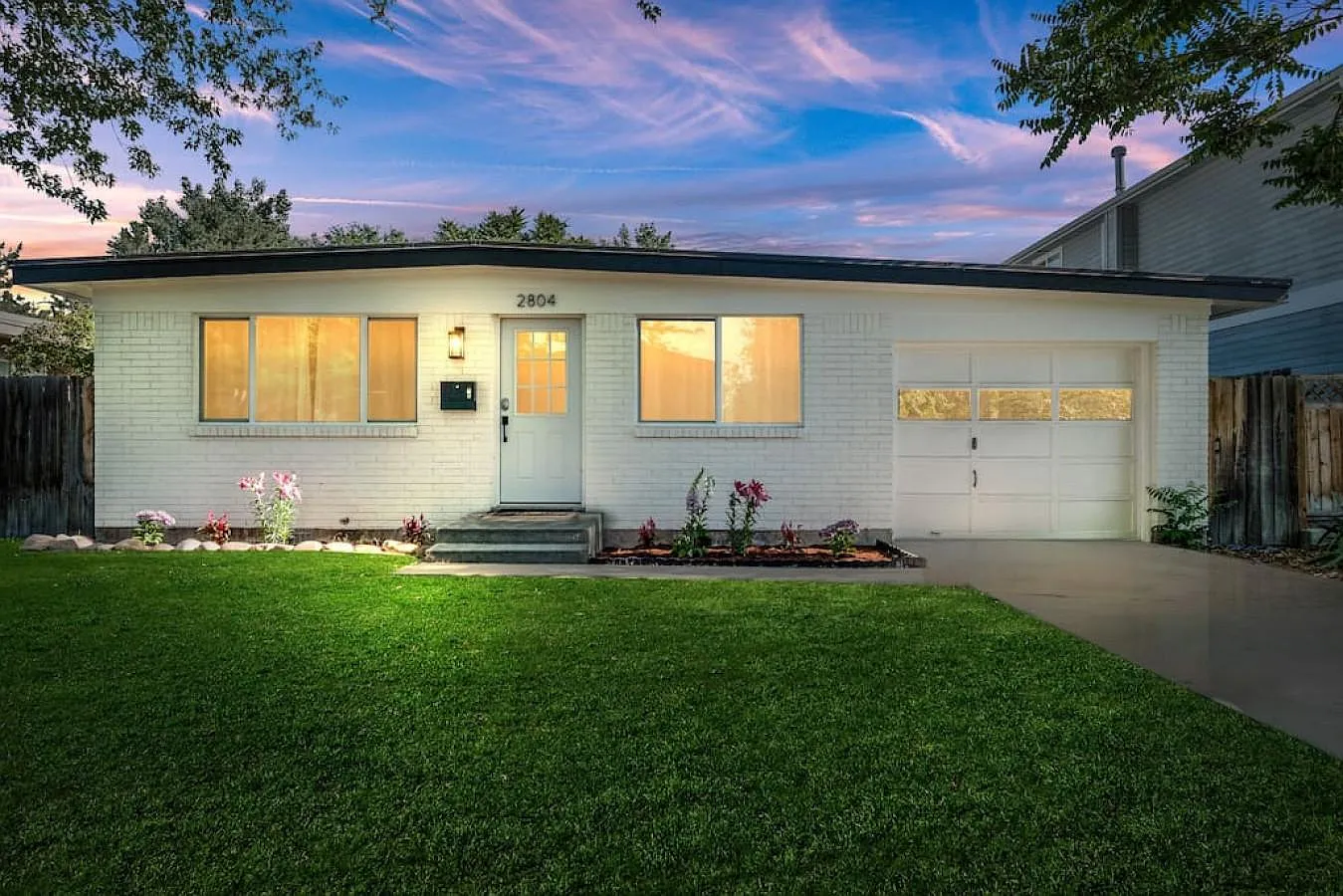 3 bed, 988 sqft, $3,650 — Photo 1