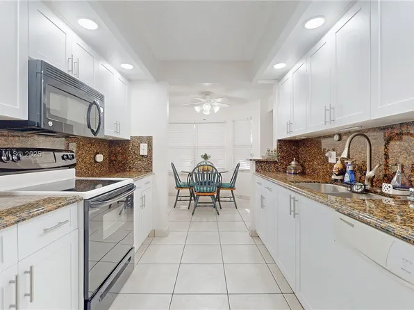 550 SW 137th Ave APT 104L, Pembroke Pines, FL 33027