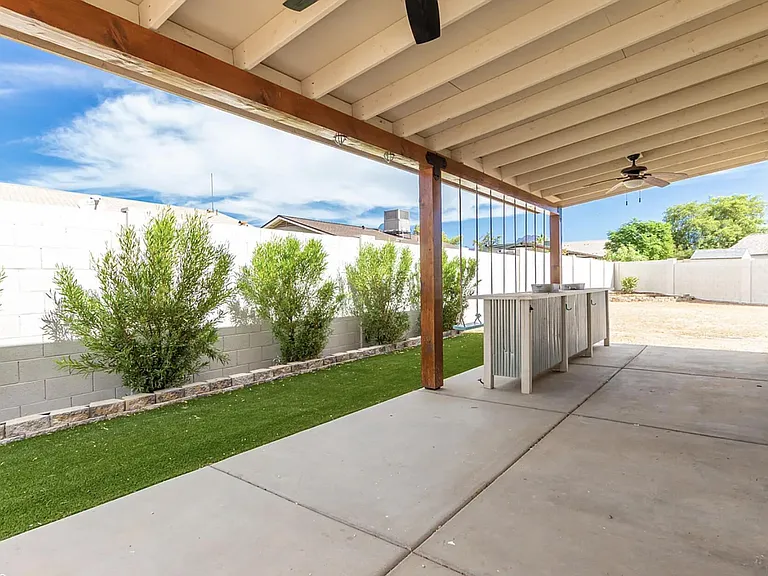 711 S Paustian Cir — Photo 14