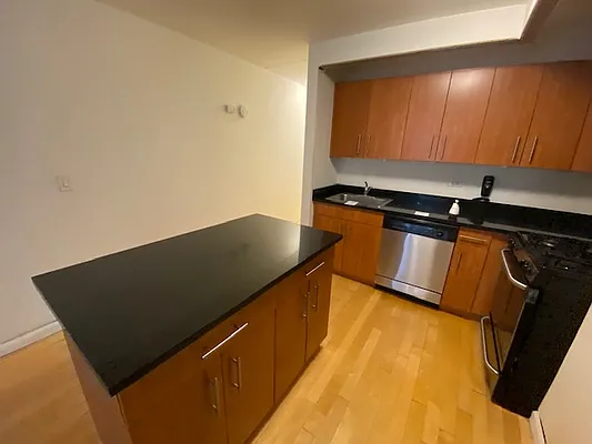 Sold by Manhattan Network Inc. | media 5