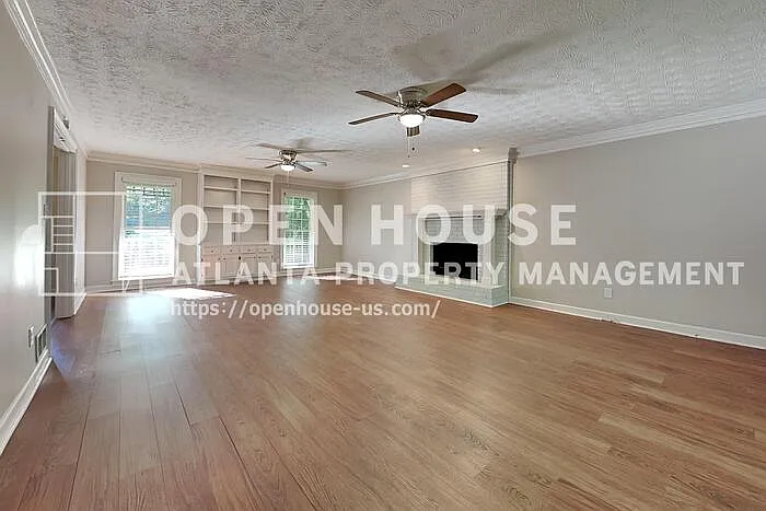 2798 Colony Cir — Photo 3