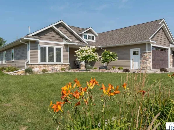 301 Dancing Waters Cir, Mankato, MN 56001