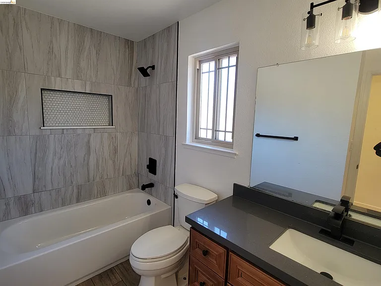 2210 Sierra Ct — Photo 18