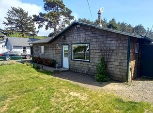 618 SW 28th St, Lincoln City, OR 97367