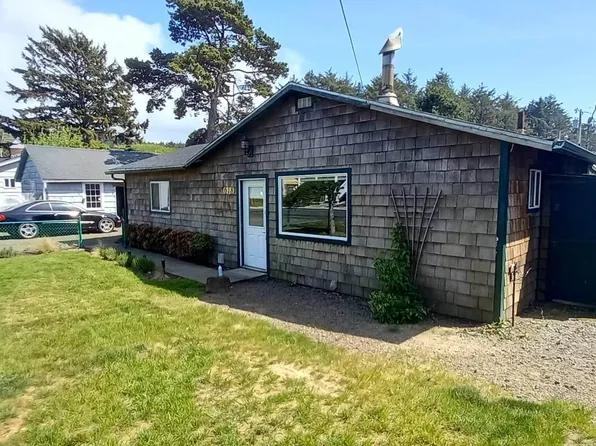 618 SW 28th St, Lincoln City, OR 97367