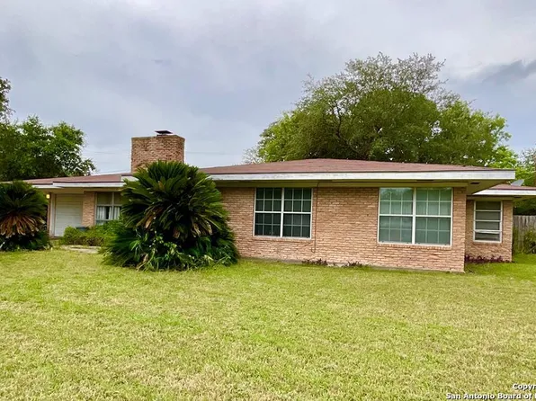 1101 E Inez, Beeville 78102