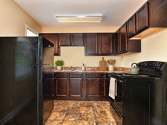 3rd image of 1018 Sims Cir #B