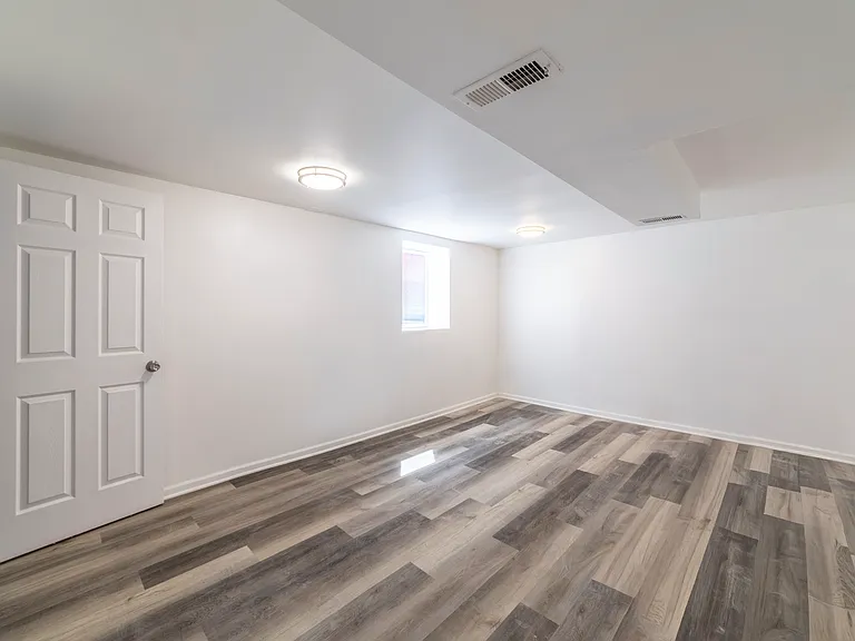 553 Highland St — Photo 32