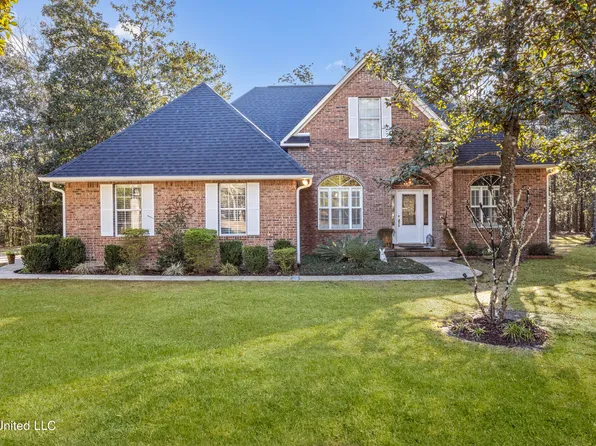 1601 Magnolia Bluff Dr, Gautier, MS 39553
