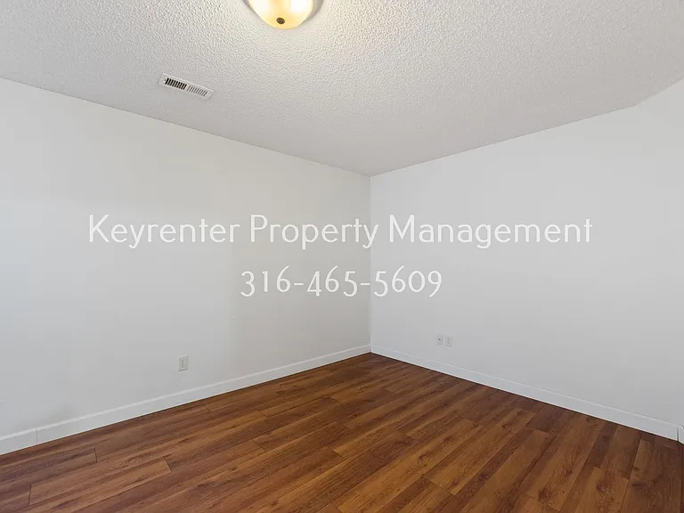 517 E Minneha Ave — Photo 29