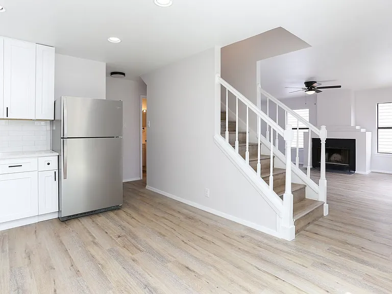 6870 Flaming Ridge Dr — Photo 12