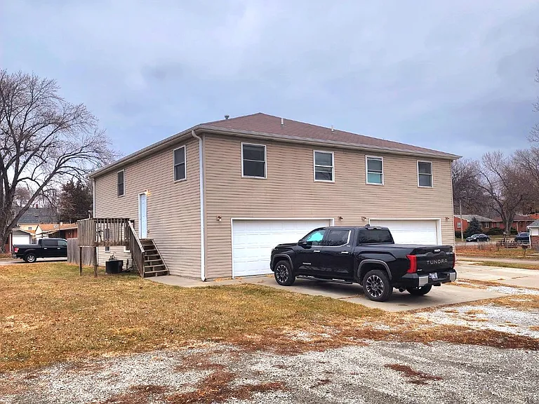 1043 Butler Ave — Photo 3