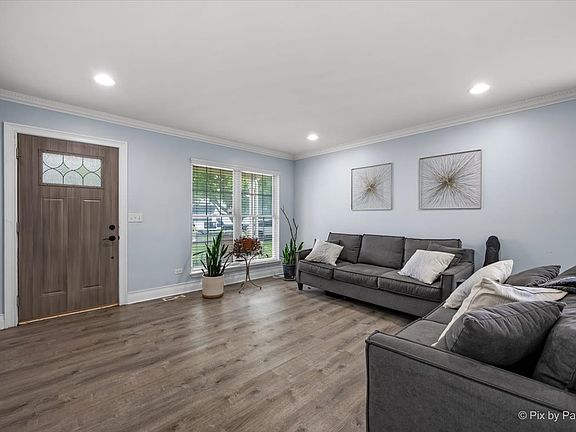 2nd image of 1900 Mayfield Ct
