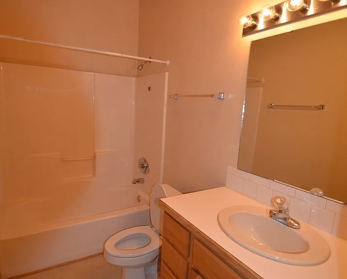 Platte View Dr. 6-Plex — Photo 6