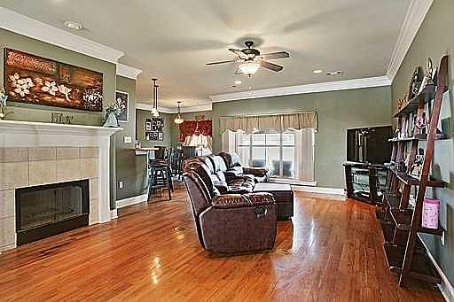 4th image of 201 Country Cottage Dr