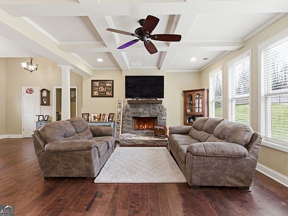 5th image of 130 Maple Drive