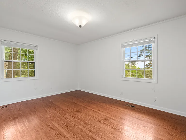 8045 Sabre Dr — Photo 15