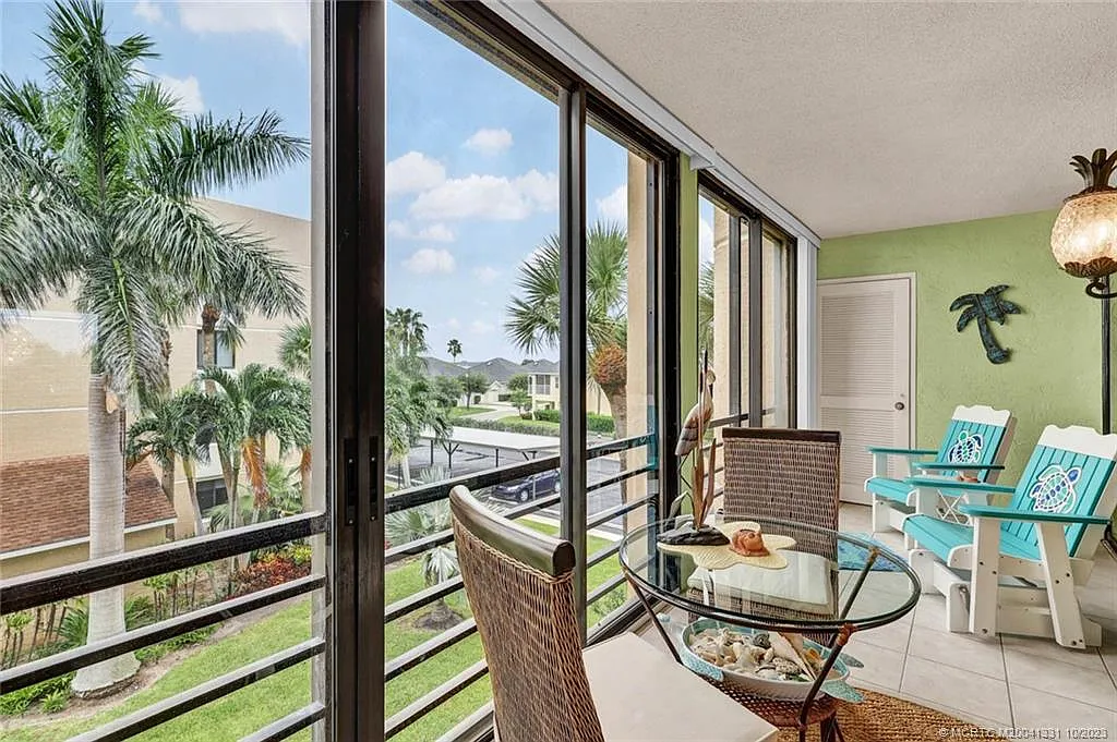 2 bed, 2.0 bath, 1211 sqft, $4,000 — Photo 3