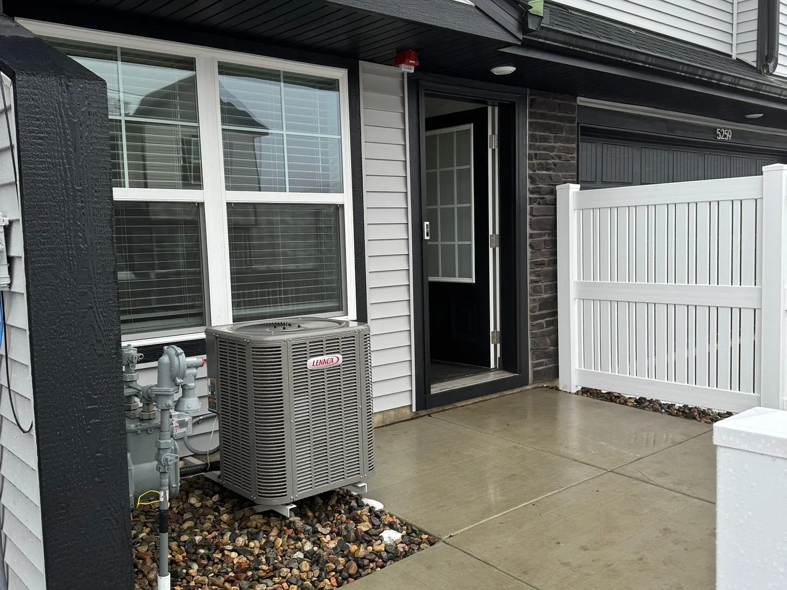 3 bed, 2.5 bath, 1782 sqft, $2,550 — Photo 3