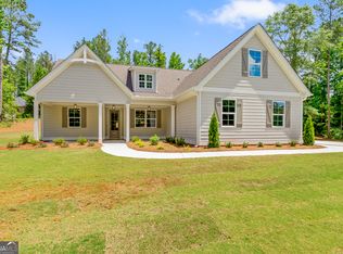 9 Midland Dr, Newnan, GA 30263