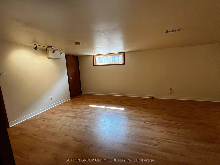 126 Rangoon Rd #BASEMENT — Photo 23