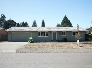 2438 E Irwin Way, Eugene, OR 97402
