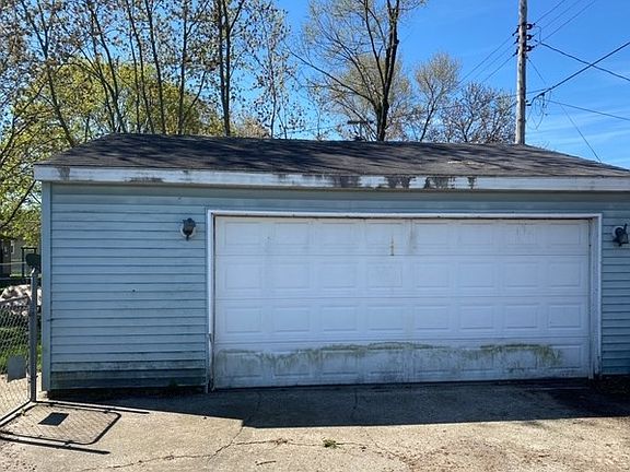 5th image of 713 Meridian St