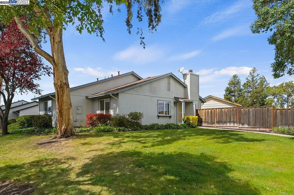 4605 Golf Dr photo 1
