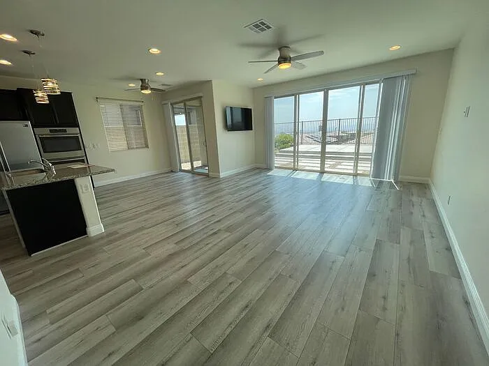 3 bed, 2.5 bath, 1796 sqft, $2,685 — Photo 2