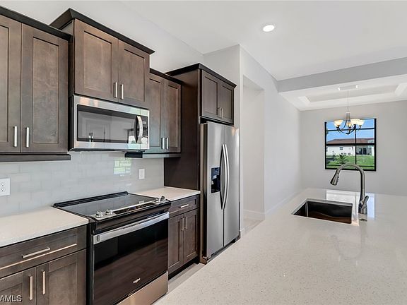 5th image of 717 NE 11th Terrace Cpe
