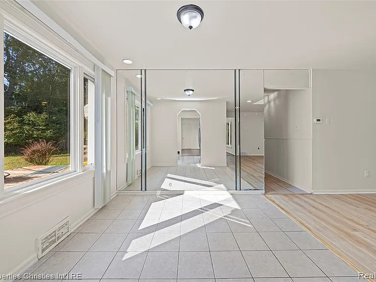 6550 Inkster Rd — Photo 9